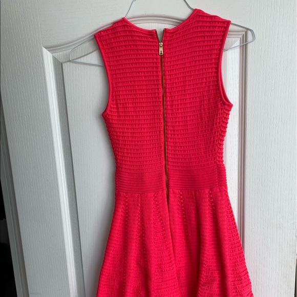 Flattering Bright deep pink dress! - Picture 7 of 8